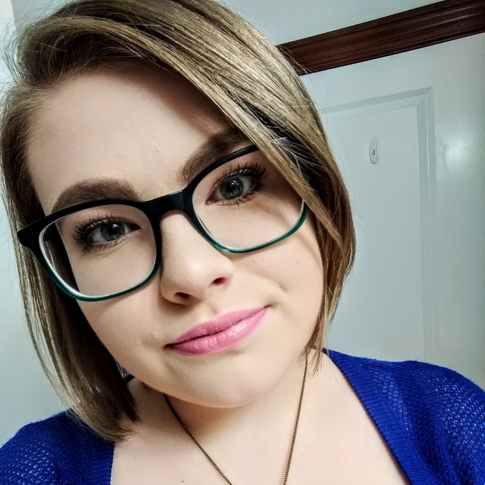 Meet your Posher, Alyssa